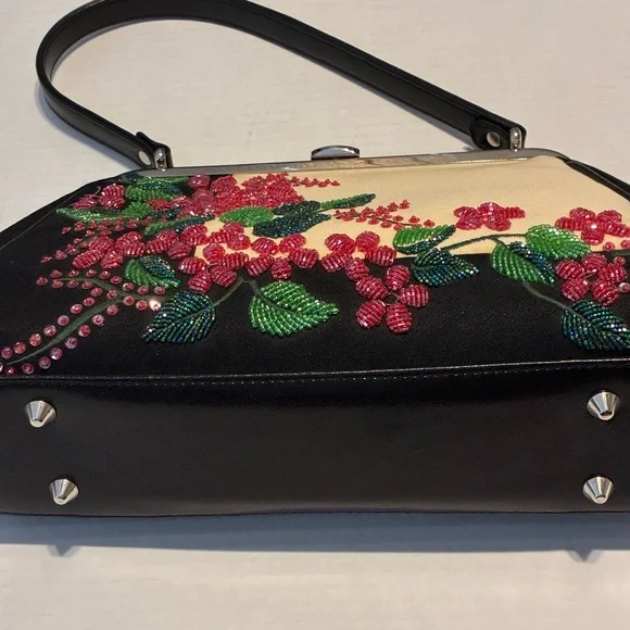 Isabella Fiore Handbag / Embellish - Picture 4 of 16
